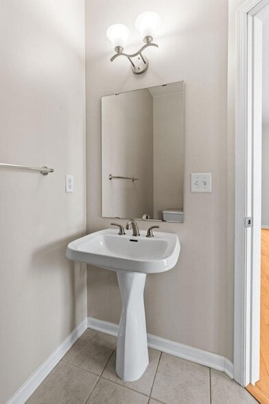 Building Photo - 731 Mercer St