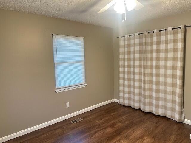 Building Photo - 5025 Lake Cir Dr NE