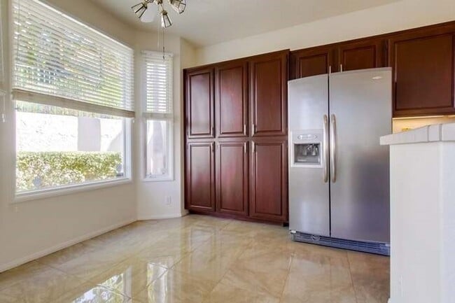Building Photo - Beautiful 3 Bedroom 2.5 Bathroom home over...