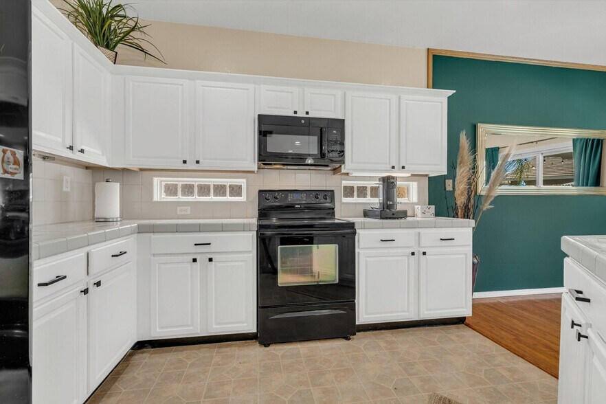 Building Photo - 9363 Willow Pond Cir