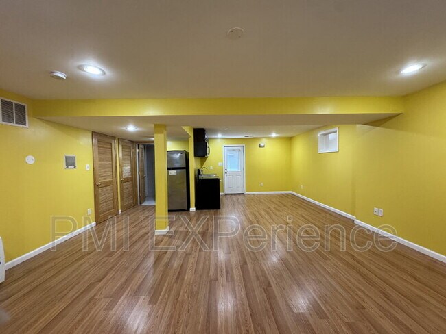 Building Photo - 3203 Amador Dr