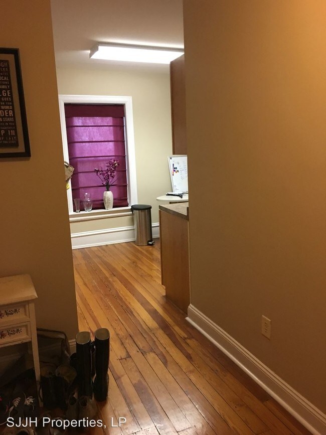 Building Photo - 813 Greenwood Ave