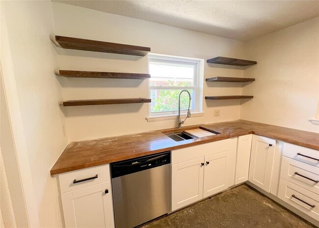 Building Photo - 10416 Ridgeview Dr