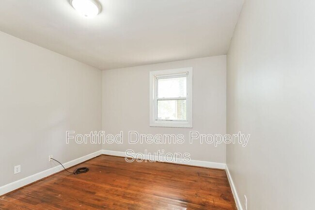 Building Photo - 507 Steele St
