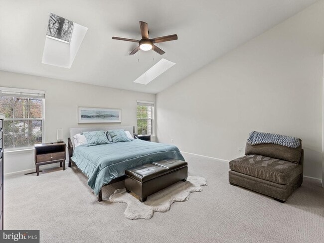 Building Photo - 8873 Royal Doulton Ln