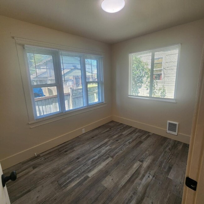 Building Photo - 112 Arvon Ave