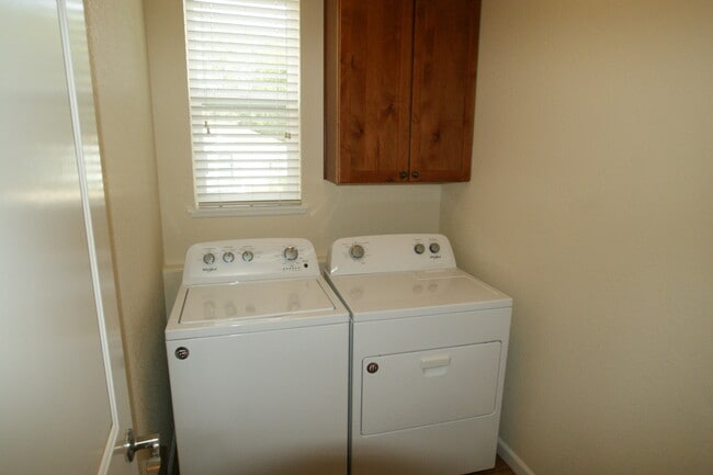 Building Photo - 426 Saint Ida Cir