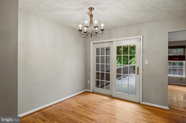 Building Photo - 8755 Thornbrook Dr