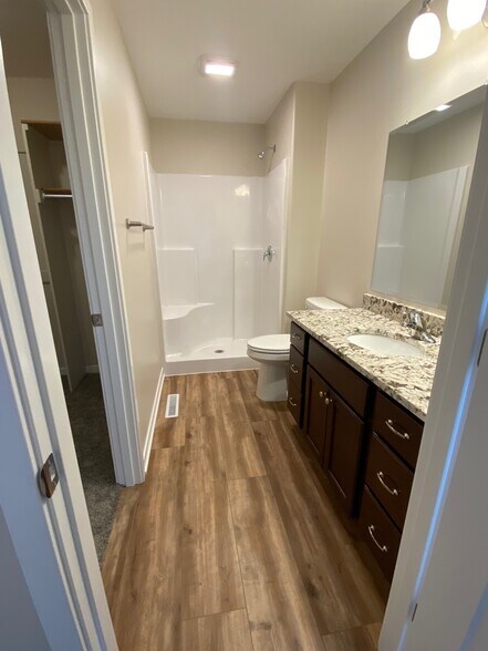 Master Bath - 978 Kate Ave