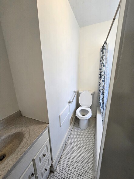 Building Photo - 333 Grand Ave