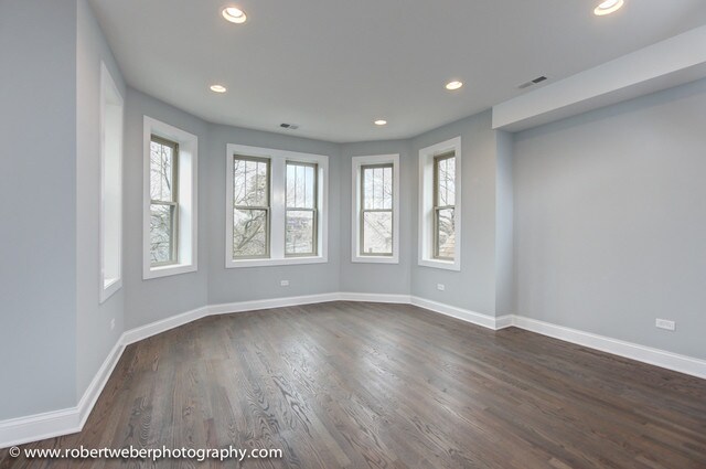 Building Photo - 2329 W Barry Ave