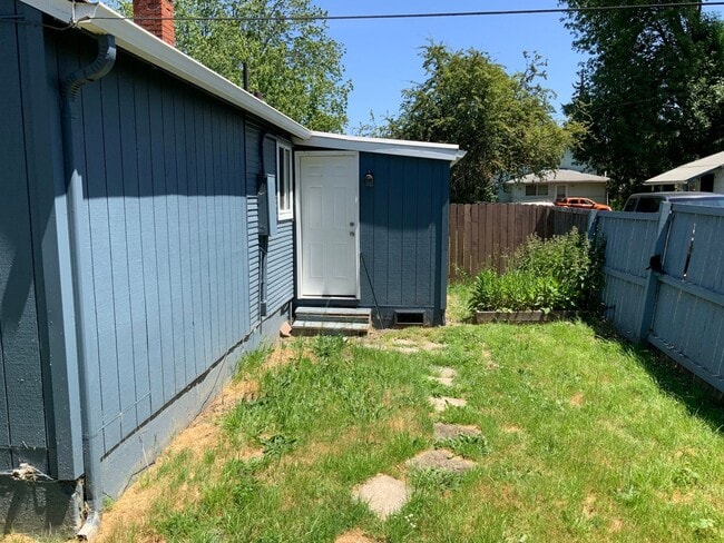 Building Photo - 1 Bedroom House in Whiteaker Neighborhood
