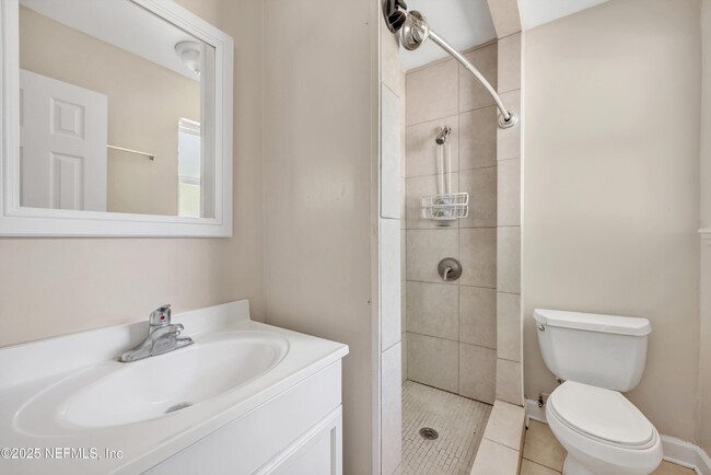 Building Photo - 2930 Wycombe Dr W