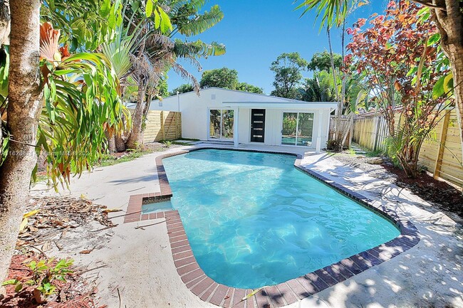 Building Photo - 1612 NE 16th Ave