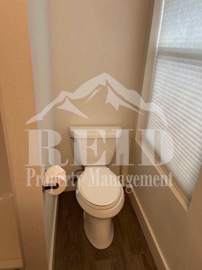 Building Photo - FURNISHED 1 BEDROOM 1 BATH APARTMENT  - BREMERTON