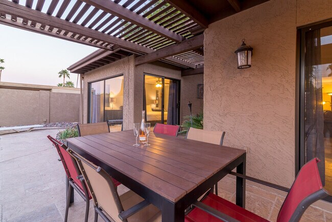 Building Photo - 6802 E Ludlow Dr