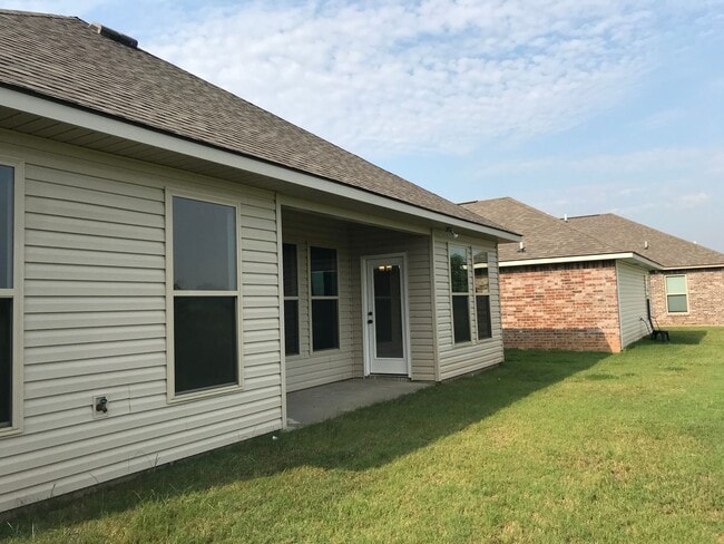 Building Photo - Close to Barksdale Air Force Base...