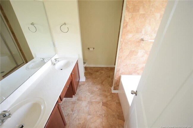 Building Photo - 2541 Spinnaker Dr