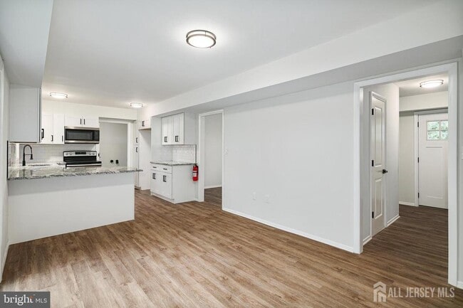 Building Photo - 22 Hudson Pl