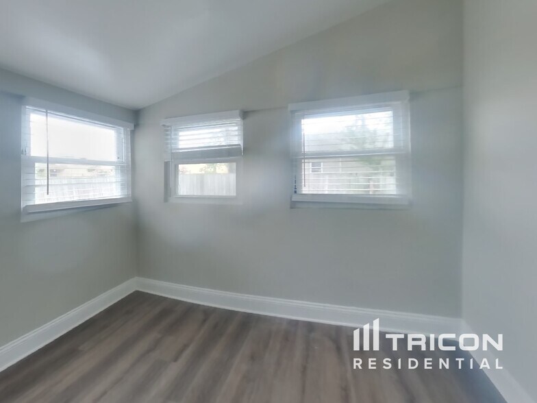 Building Photo - 3300 Maygreen Ave