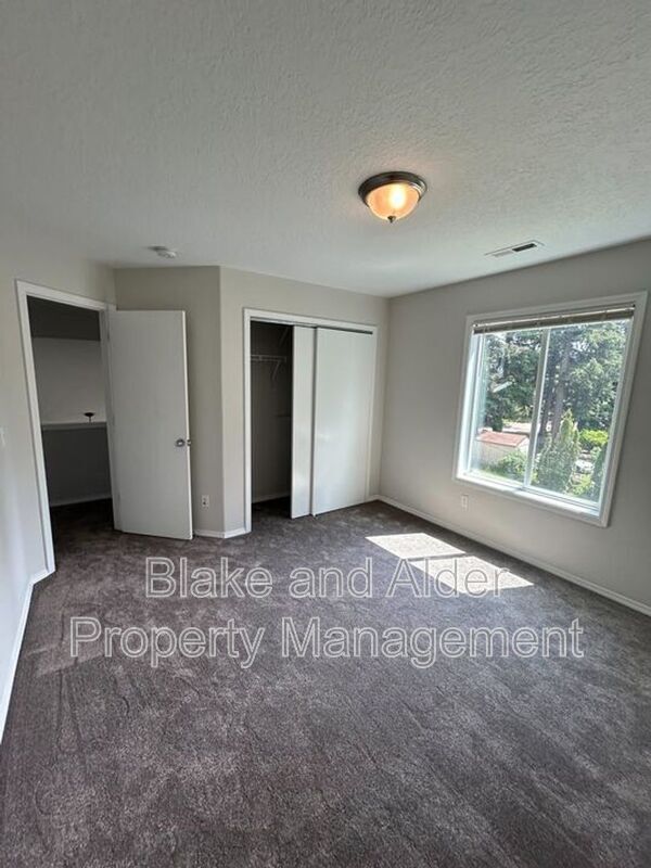 Building Photo - 5609 SE 117th Ave