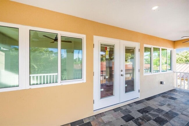 Building Photo - 907 Riviera St