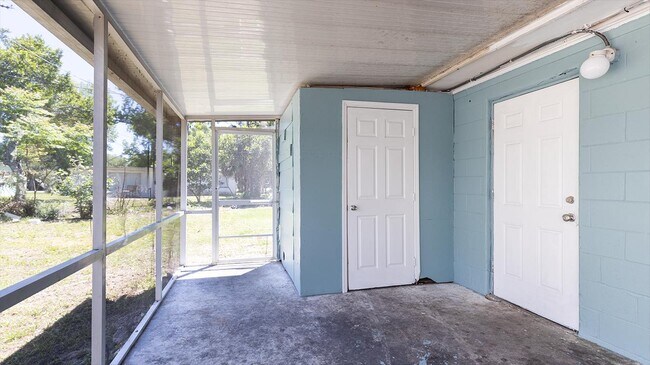 Building Photo - 563 6th St