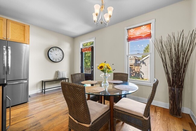 Building Photo - 975 N 6th St