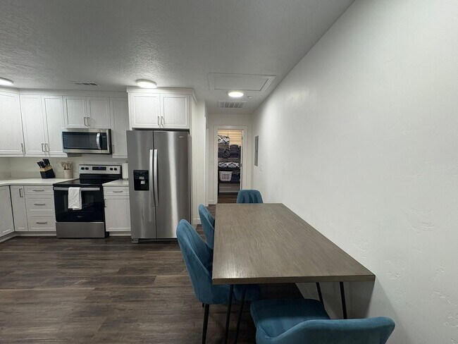 Building Photo - 380 Utah Ave