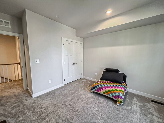 Building Photo - Luxury 3 Bedroom 2.5 Bathroom Brick Townho...