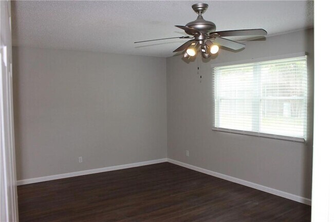 Building Photo - 6806 Lunar Dr