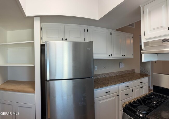 Building Photo - 5527 Carousel Dr