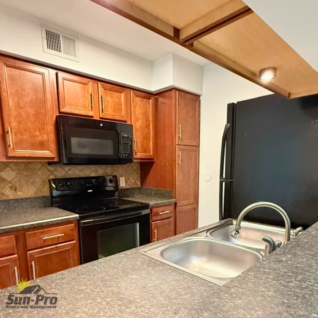 Building Photo - 1401 S Palmetto Ave