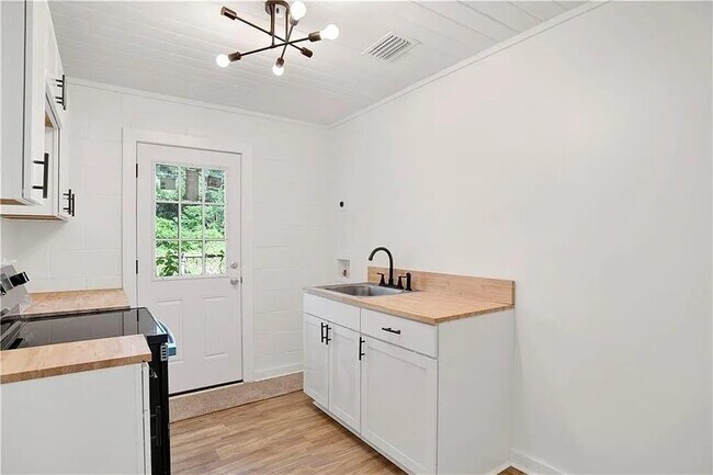 Building Photo - 956 Conti St