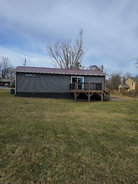 Building Photo - 19 Azalea St