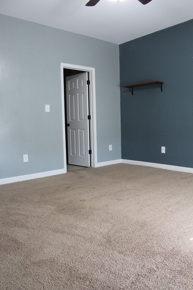 Building Photo - 107 Kenison Way