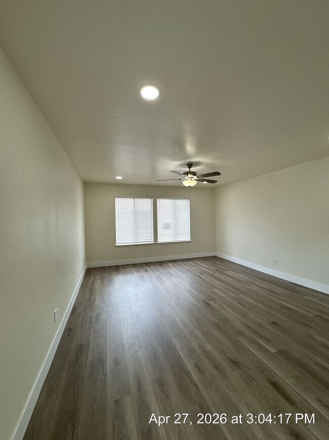 Building Photo - 2 Bedroom 1 Bath unit rent ready!