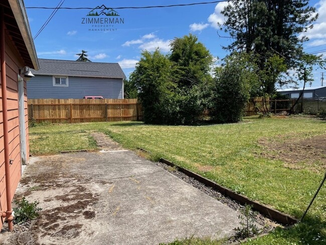 Building Photo - Newly remodeled house in a quiet neighborhood in Springfield