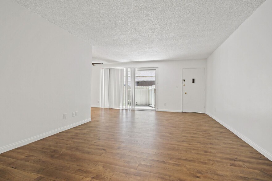 Building Photo - 3625 Mentone Ave
