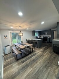 Building Photo - 587 Middleline Rd