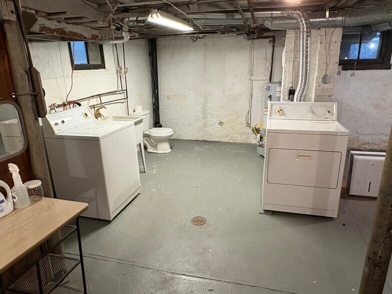 Laundry - 307 Parklyn St