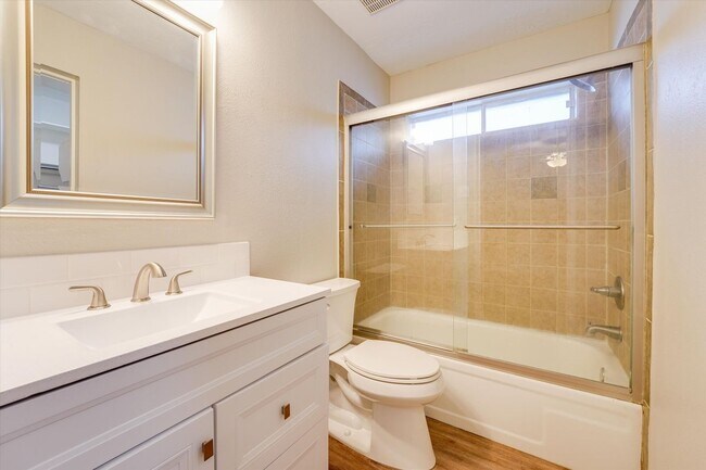 Building Photo - 21 E Brookberry Ct