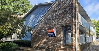 Building Photo - 606 W Healey St