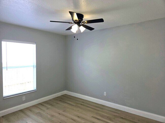 Building Photo - 3150 Emerson Ave S