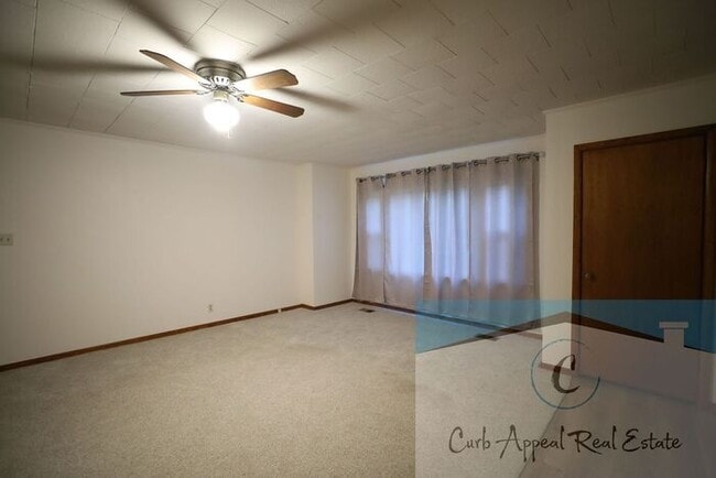 Building Photo - Spacious 3 bed/1 bath home!!