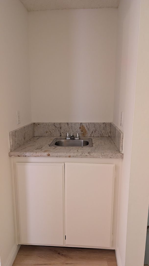 Building Photo - Cozy 3 bedroom Condo in the most demanded Alhambra neighborhood next to Costco