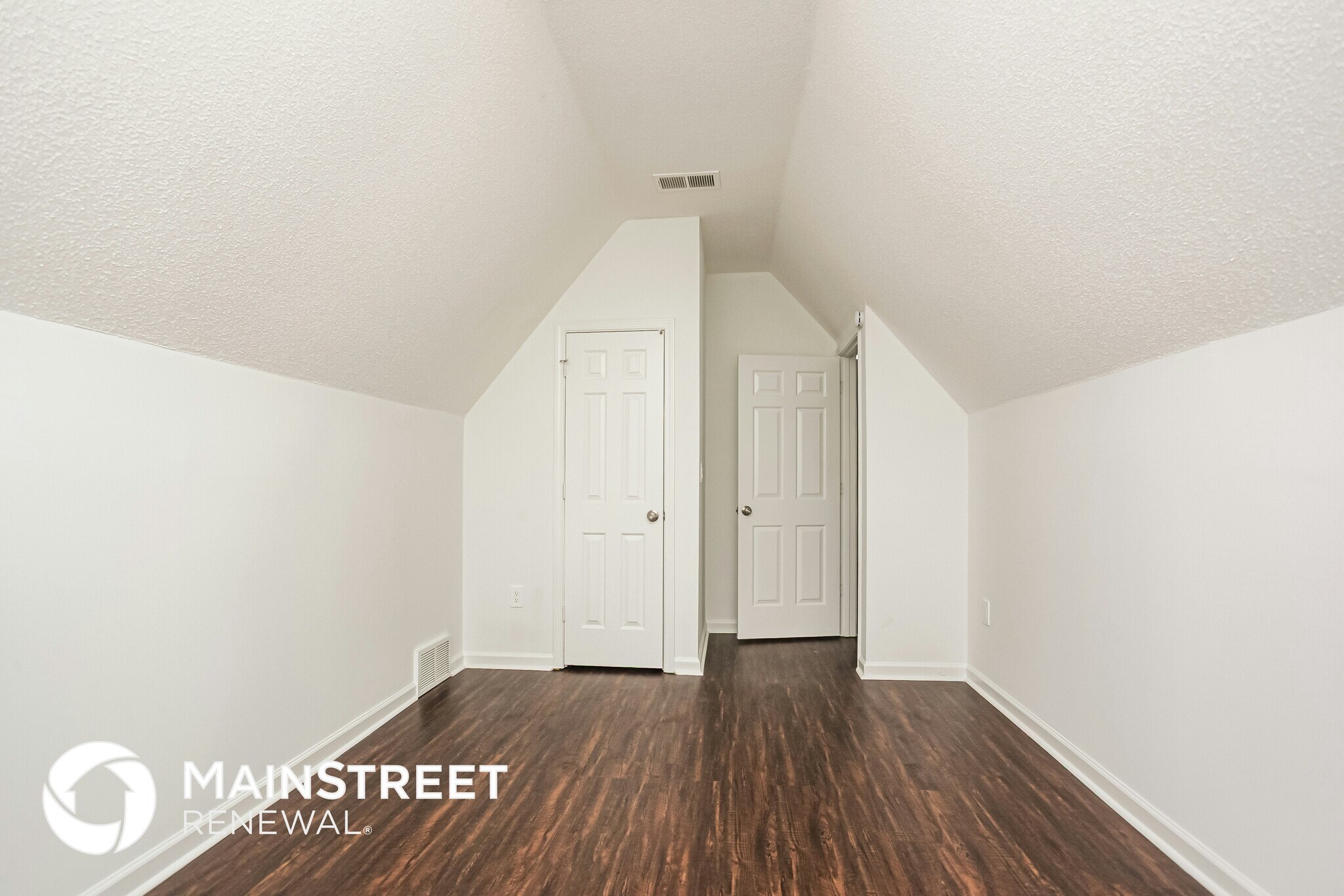 Building Photo - 7122 Queens Crown Ct