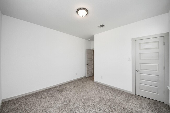 Building Photo - 3014 Jackmans Diamond