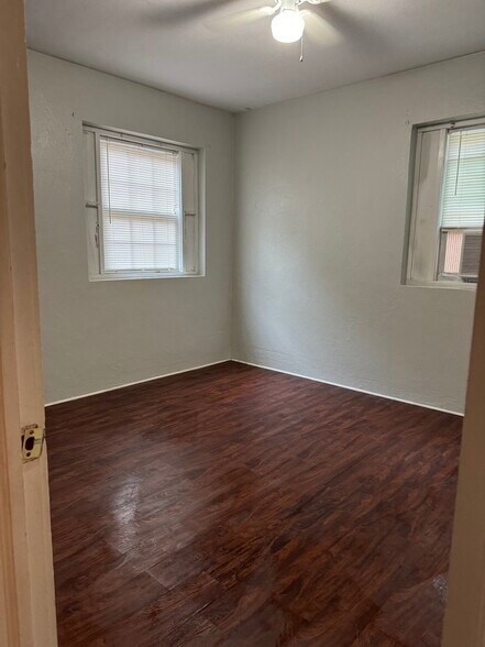 Building Photo - 567 Northside Dr