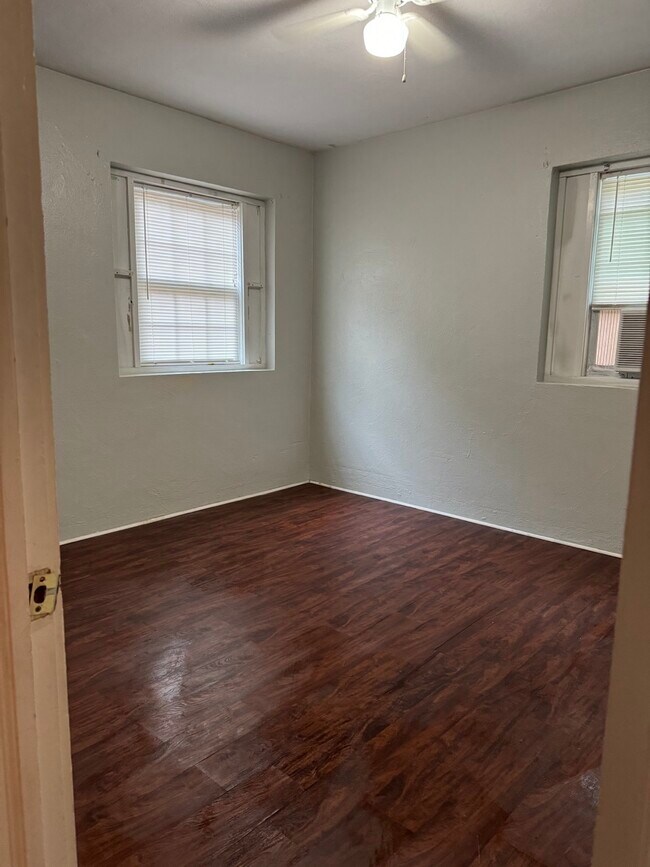 Building Photo - 567 Northside Dr